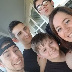 Meet your Posher, Dina